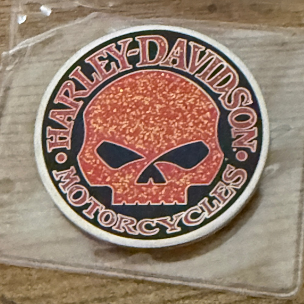 Harley-Davidson Silver and Black Round Badge
